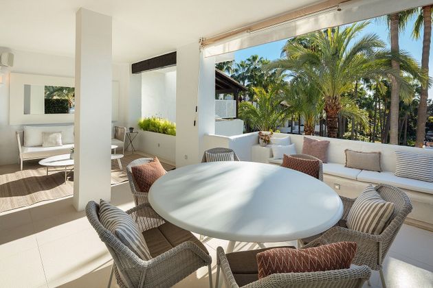 Foto 1 de Venta de ático en urbanización Marina Marbella de 4 habitaciones con terraza y piscina