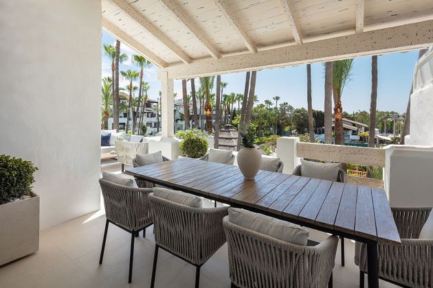 Foto 1 de Àtic en venda a urbanización Marina Marbella de 3 habitacions amb terrassa i piscina
