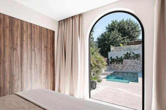 Foto 2 de Chalet en venta en Nueva Andalucía centro de 4 habitaciones con piscina y garaje