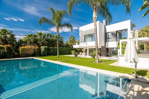 Foto 1 de Xalet en venda a Lomas de Marbella Club - Puente Romano de 6 habitacions amb terrassa i piscina