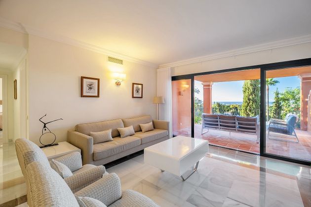Foto 1 de Piso en venta en calle Halcon Maltes de 3 habitaciones con terraza y piscina