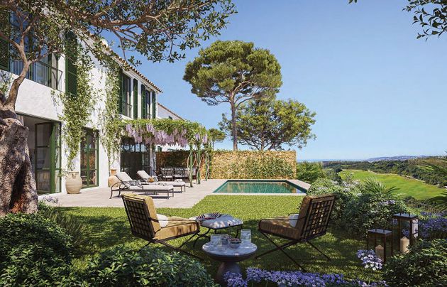 Foto 2 de Chalet en venta en Casares de 3 habitaciones con terraza y piscina