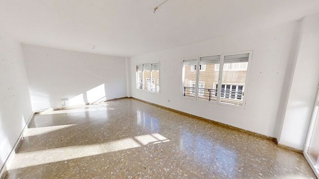 Foto 1 de Piso en venta en avenida De Cánovas del Castillo de 4 habitaciones con terraza y ascensor