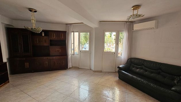 Foto 1 de Piso en venta en Gamarra - La Trinidad de 4 habitaciones con terraza y calefacción