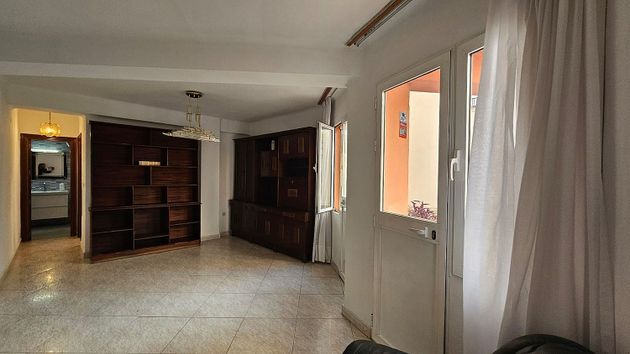 Foto 2 de Piso en venta en Gamarra - La Trinidad de 4 habitaciones con terraza y calefacción