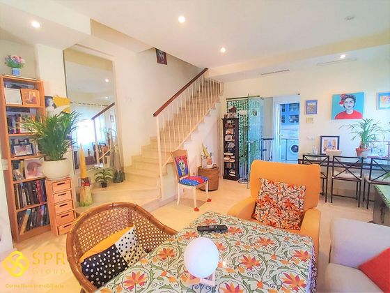Foto 2 de Venta de casa en Nervión de 3 habitaciones con terraza y aire acondicionado