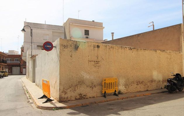 Foto 1 de Venta de terreno en calle Miguel Servet de 156 m²