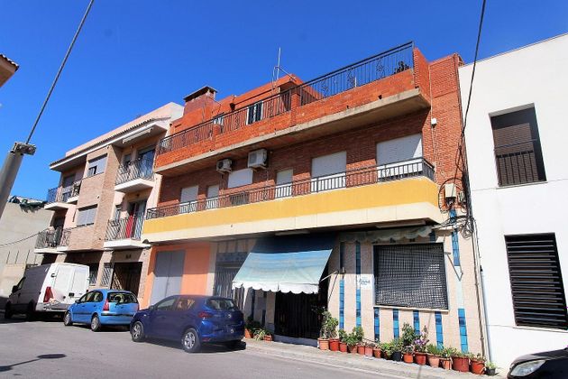 Foto 1 de Casa adossada en venda a calle Bonaire de 7 habitacions amb terrassa i balcó