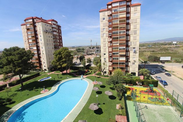 Foto 2 de Pis en venda a avenida Madrid de 3 habitacions amb piscina i jardí