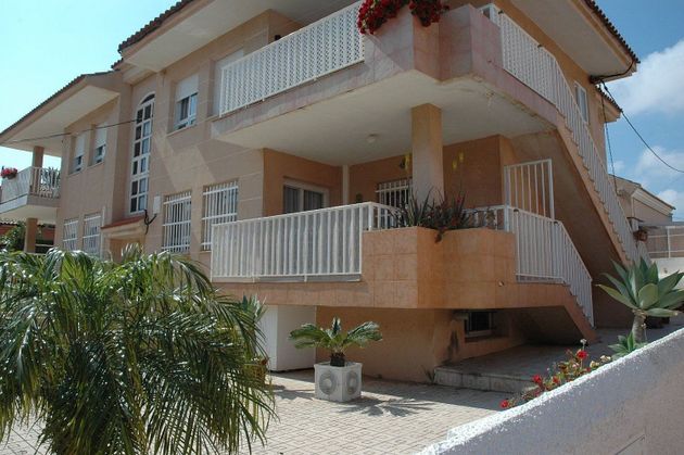 Foto 2 de Casa adossada en venda a Los Nietos de 3 habitacions amb terrassa i garatge