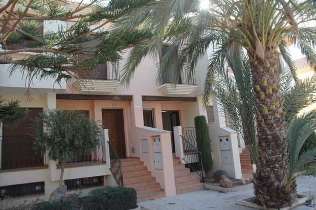 Foto 2 de Casa adossada en venda a calle Principe de Asturias de 2 habitacions amb terrassa i piscina