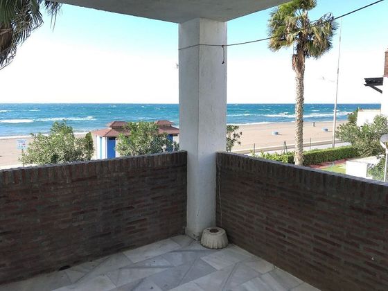 Foto 1 de Venta de piso en Laguna Beach de 2 habitaciones con piscina y jardín