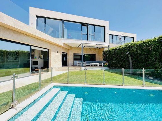 Foto 1 de Xalet en venda a Caleta de Vélez de 4 habitacions amb piscina i garatge