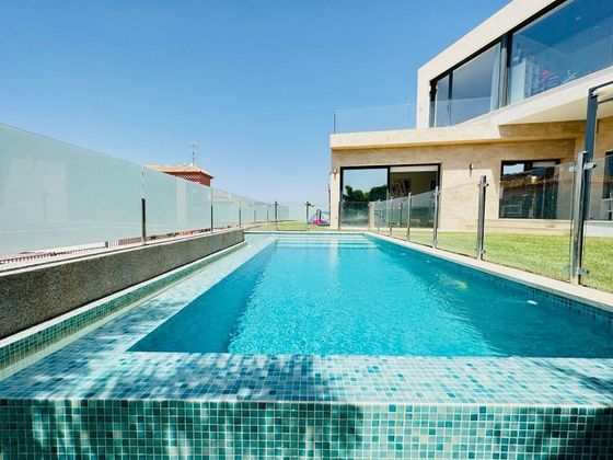 Foto 2 de Xalet en venda a Caleta de Vélez de 4 habitacions amb piscina i garatge