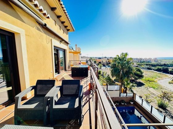 Foto 2 de Casa en venta en Viña Málaga de 4 habitaciones con terraza y piscina