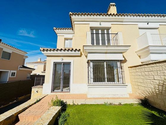 Foto 1 de Chalet en venta en Viña Málaga de 3 habitaciones con terraza y garaje