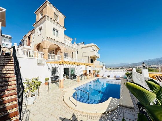 Foto 1 de Chalet en venta en Viña Málaga de 4 habitaciones con terraza y piscina