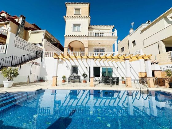 Foto 2 de Chalet en venta en Viña Málaga de 4 habitaciones con terraza y piscina