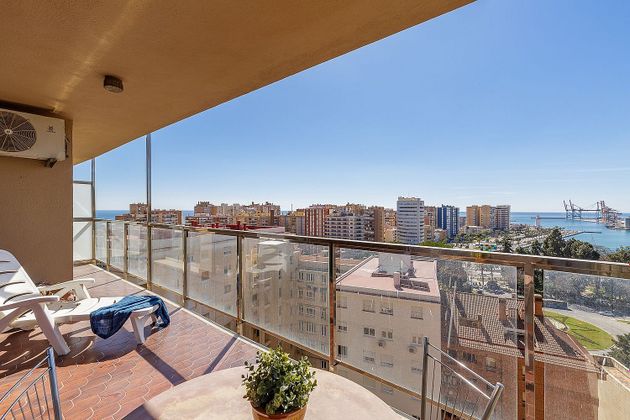 Foto 2 de Pis en lloguer a calle Campos Elíseos de 4 habitacions amb terrassa i mobles