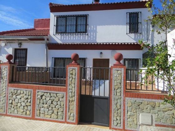 Foto 1 de Venta de casa adosada en Castillo de las Guardas (El) de 2 habitaciones con terraza y garaje