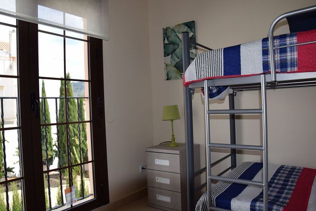 Foto 1 de Casa adossada en venda a calle Azcarraga de 2 habitacions amb piscina i garatge