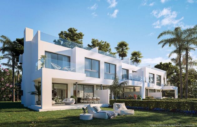 Foto 2 de Casa en venta en El Higuerón de 3 habitaciones con terraza y piscina