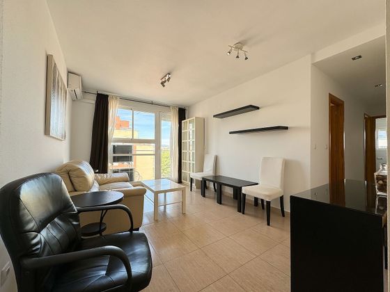 Foto 2 de Alquiler de piso en Juan Carlos I de 2 habitaciones con garaje y muebles