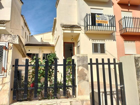 Foto 1 de Casa adossada en venda a calle Navarra de 4 habitacions amb terrassa i garatge