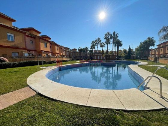 Foto 1 de Casa en venda a Lepe ciudad de 3 habitacions amb terrassa i piscina