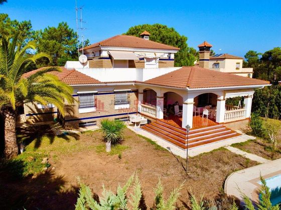 Foto 1 de Casa en venda a Lepe ciudad de 5 habitacions amb terrassa i piscina