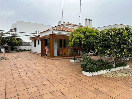 Foto 1 de Casa en venta en La Antilla - Islantilla de 3 habitaciones con terraza y piscina