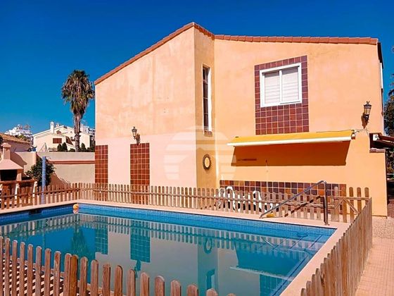 Foto 1 de Xalet en venda a calle Cyana de 8 habitacions amb terrassa i piscina