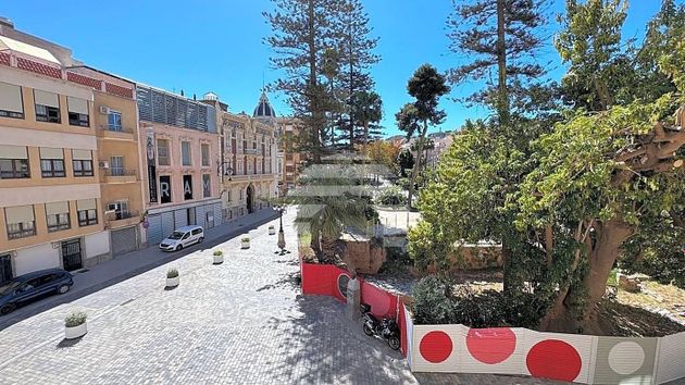 Foto 2 de Pis en venda a plaza De la Merced de 5 habitacions amb terrassa i garatge