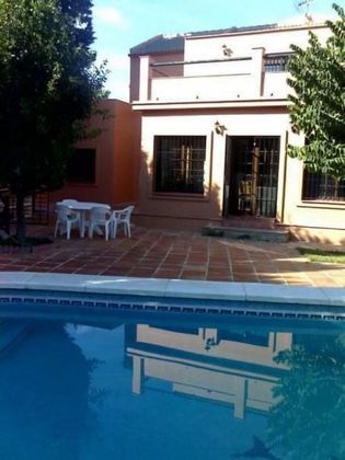 Foto 2 de Chalet en venta en calle Canalillo de 6 habitaciones con terraza y piscina