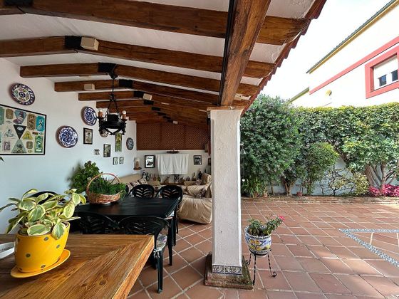 Foto 2 de Casa adossada en venda a El Mayorazgo - El Limonar de 8 habitacions amb terrassa i piscina