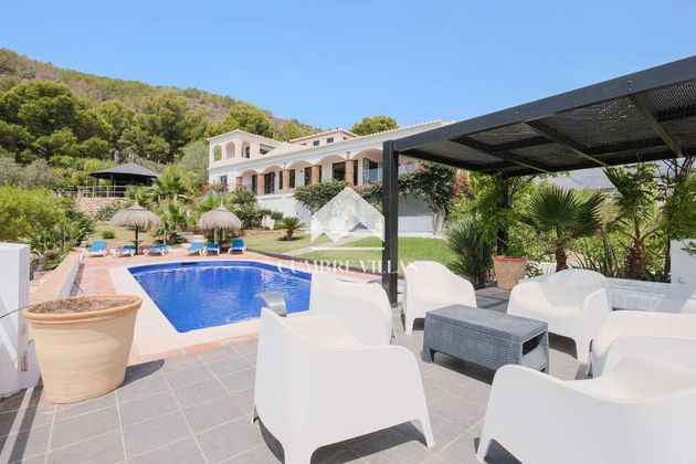 Foto 2 de Xalet en venda a La Herradura de 5 habitacions amb terrassa i piscina