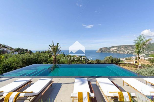 Foto 2 de Xalet en venda a La Herradura de 5 habitacions amb terrassa i piscina