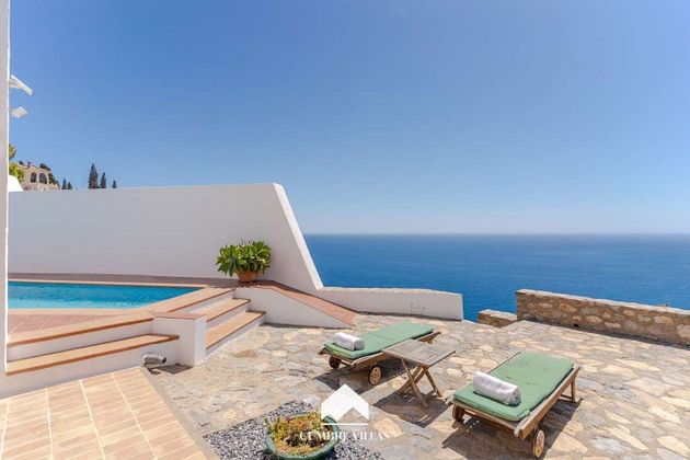 Foto 1 de Venta de chalet en Almuñecar de 5 habitaciones con terraza y piscina