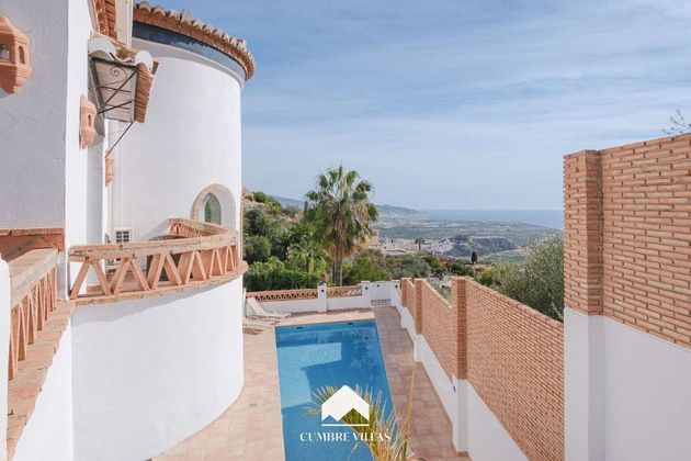 Foto 1 de Xalet en venda a Salobreña de 4 habitacions amb terrassa i piscina