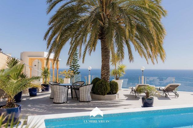 Foto 1 de Xalet en venda a La Herradura de 4 habitacions amb terrassa i piscina
