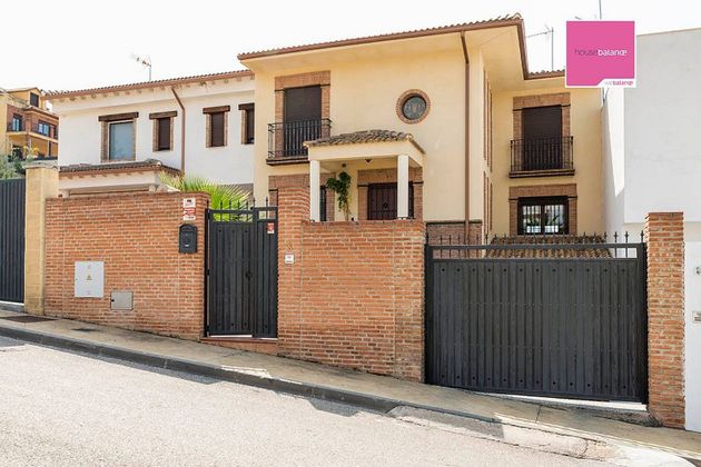Foto 2 de Casa adosada en venta en Guardia de Jaén (La) de 5 habitaciones con terraza y piscina