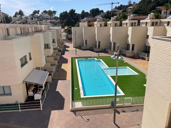 Foto 2 de Casa adosada en alquiler en urbanización San Patricio de 3 habitaciones con terraza y piscina