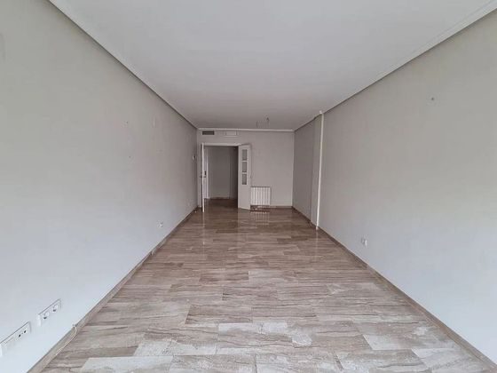 Foto 1 de Alquiler de piso en avenida Del Cid de 4 habitaciones con calefacción y ascensor