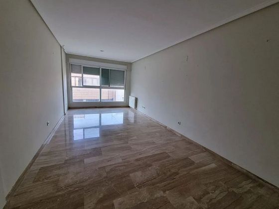 Foto 2 de Alquiler de piso en avenida Del Cid de 4 habitaciones con calefacción y ascensor