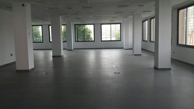Foto 1 de Alquiler de oficina en La Buhaira de 229 m²
