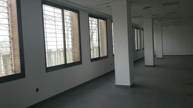 Foto 2 de Alquiler de oficina en La Buhaira de 229 m²