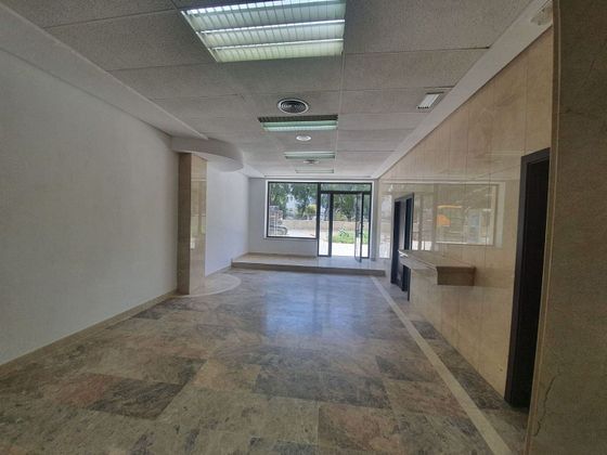 Foto 2 de Alquiler de oficina en La Buhaira de 250 m²