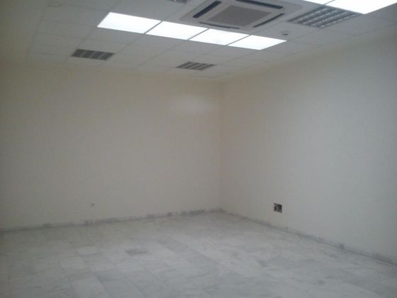 Foto 1 de Alquiler de oficina en Castilleja de la Cuesta de 62 m²