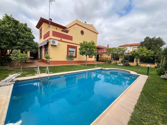Foto 1 de Xalet en venda a calle Comandante José Sáenz de 4 habitacions amb terrassa i piscina