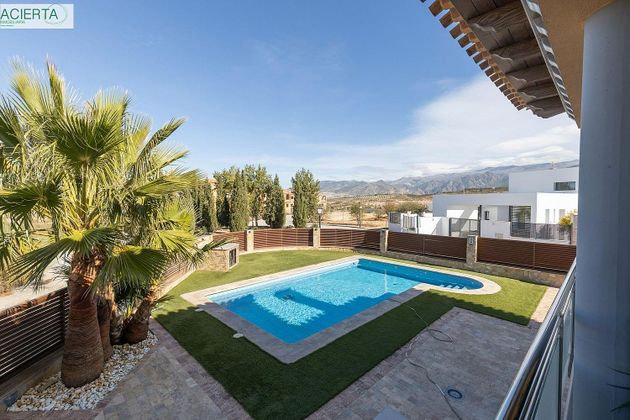 Foto 2 de Xalet en venda a calle Genciana de 5 habitacions amb terrassa i piscina